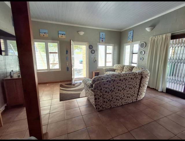 5 BEDROOM HOUSE FOR SALE IN BRITANNIA BAY